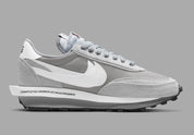 Nike LDWaffle SF sacai Fragment Grey – sneaker grise avec double Swoosh blanc et semelle empilée signature sacai, vue de coter