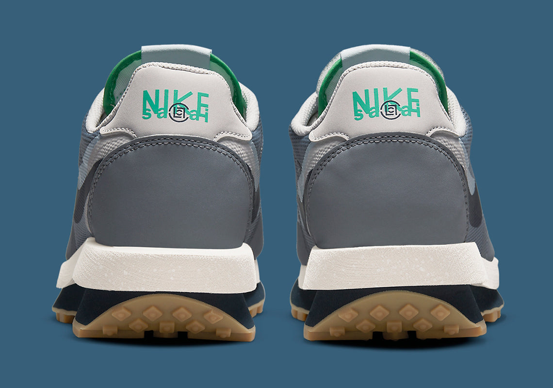 Nike LDWaffle sacai CLOT Kiss of Death 2 Cool Grey – sneaker grise en mesh translucide avec double Swoosh et semelle empilée, vue arrière