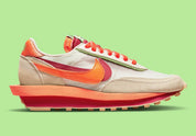 Nike LDWaffle sacai CLOT Net Orange Blaze – sneaker translucide avec détails orange et rouges et semelle empilée, vue de face