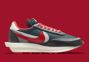 Nike LDWaffle sacai Undercover Midnight Spruce University Red – sneaker verte et rouge avec double Swoosh et semelle empilée, vue de coter