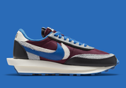 Nike LDWaffle sacai Undercover Night Maroon Team Royal – sneaker bordeaux et bleue avec double Swoosh et semelle empilée, vue de coter