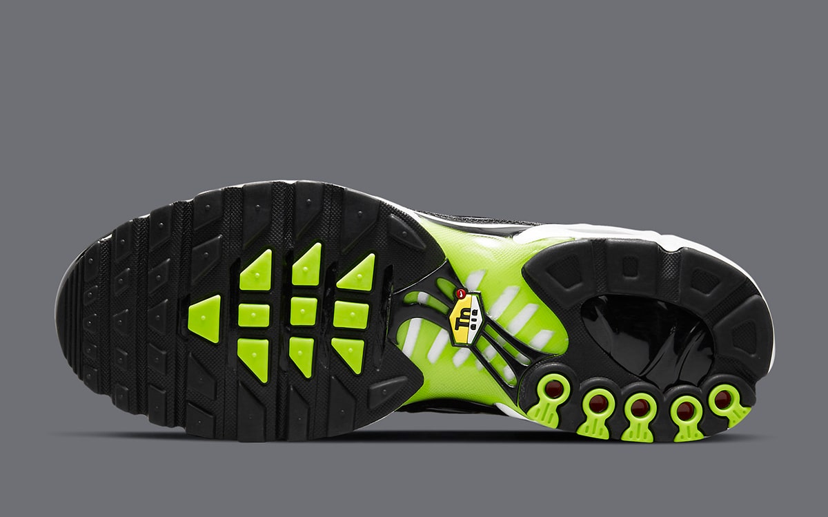 Nike Air Max Plus Black Volt Just Do It