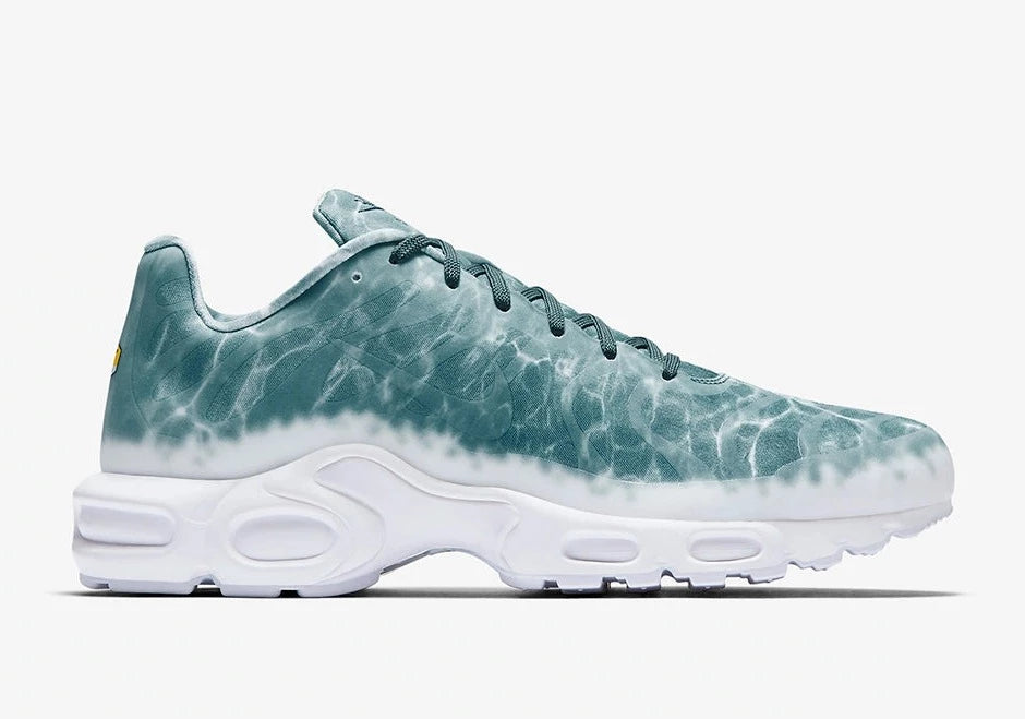 Nike air max sales plus water pool