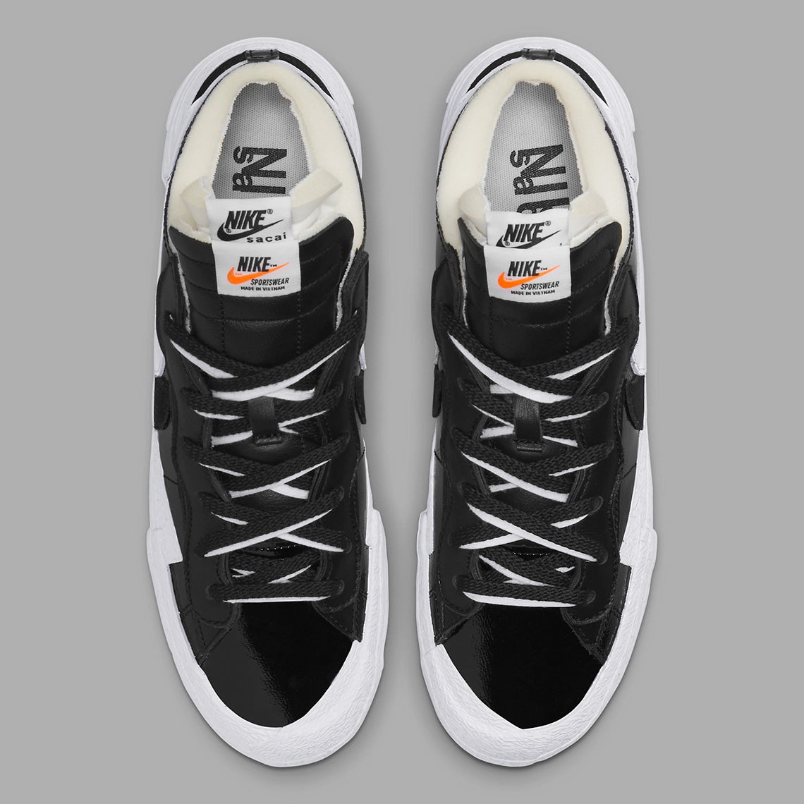 Nike Blazer Low sacai Black Patent Leather – sneaker en cuir verni noir avec double Swoosh et design superposé, vue de haut