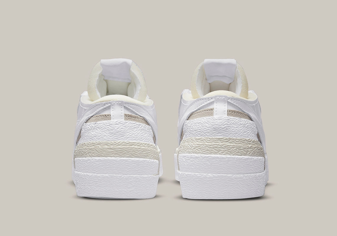 Nike Blazer Low sacai White Patent Leather – sneaker en cuir verni blanc avec double Swoosh et semelle empilée, vue arrière