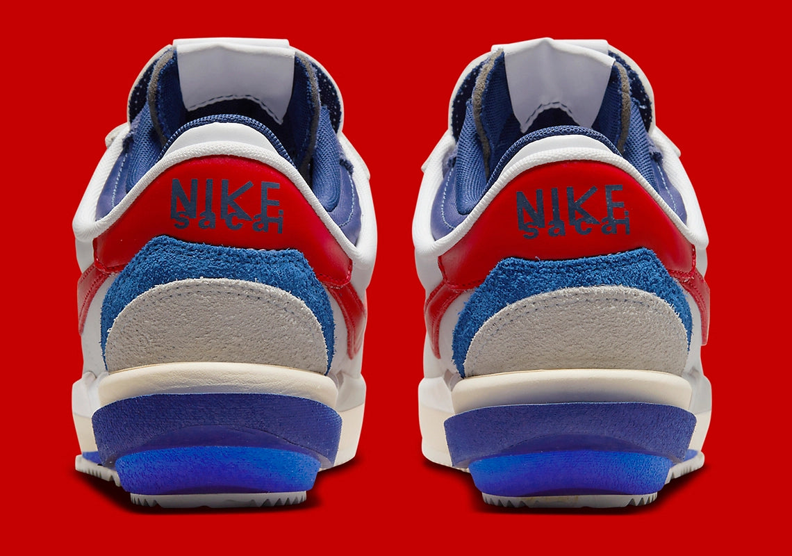 Nike Zoom Cortez SP sacai White University Red Blue – sneaker en nylon blanc avec double Swoosh rouge et bleu et Zoom Air, vue arrière