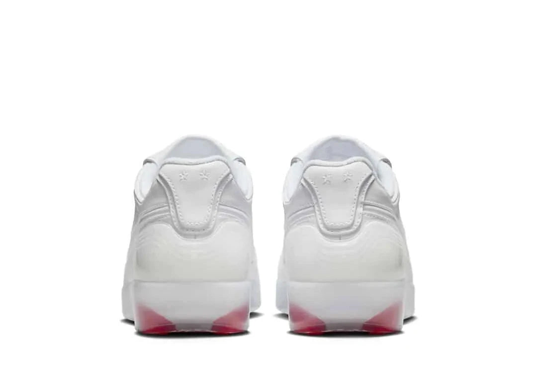 Nike Cryoshot Tiempo R10 Jacquemus en cuir premium avec semelle Cryoshot futuriste et design inspiré du football vintage haut de gamme.