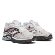 Saucony ProGrid Omni 9 Red Fade en mesh technique avec dégradé rouge, amorti ProGrid et design rétro-running inspiré des années 2000.