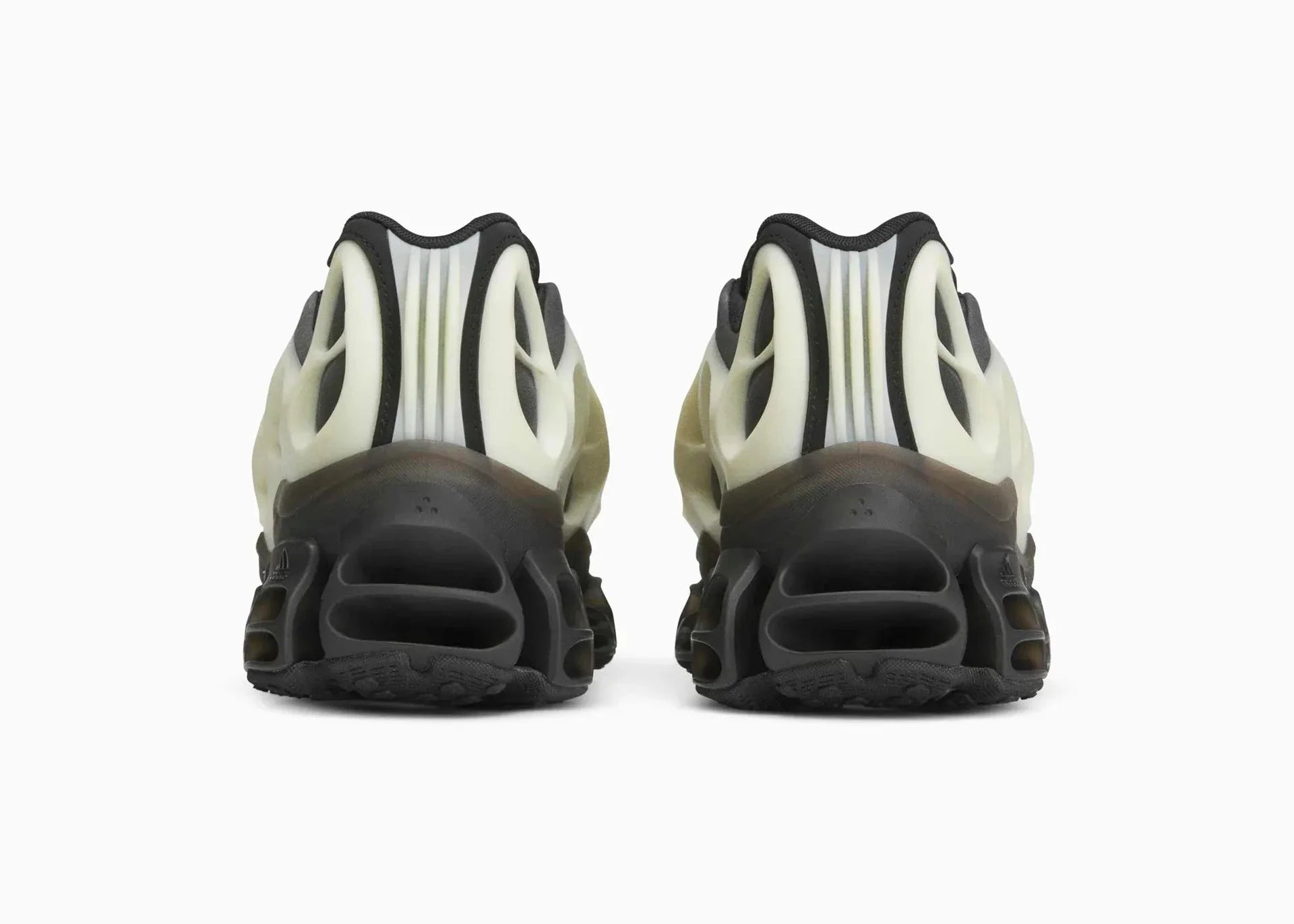 adidas Megaride Bones Willy Chavarria Cream White en mesh crème avec semelle tubulaire Megaride et design rétro-futuriste premium.