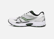 Saucony Ride Millennium blanche avec détails noirs et verts, mesh respirant et semelle amortie GRID.Vue de coté intérieur 