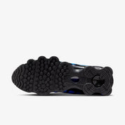 Nike Shox TL Game Royal Black noires avec détails bleu Game Royal et amorti Nike Shox intégral.