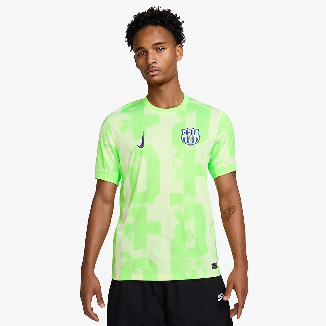 Nike FC Barcelona 2024/25 Third Match Dri-FIT ADV Authentic Jersey Volt, troisième maillot authentique du Barça jaune-vert avec blason FC Barcelona.