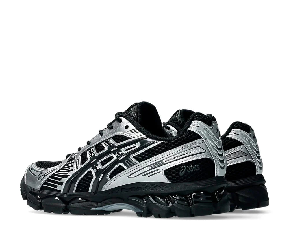 ASICS Gel-Kayano 12.1 Black Pure Silver en mesh noir avec détails argentés métallisés, amorti GEL et silhouette rétro-running technique.