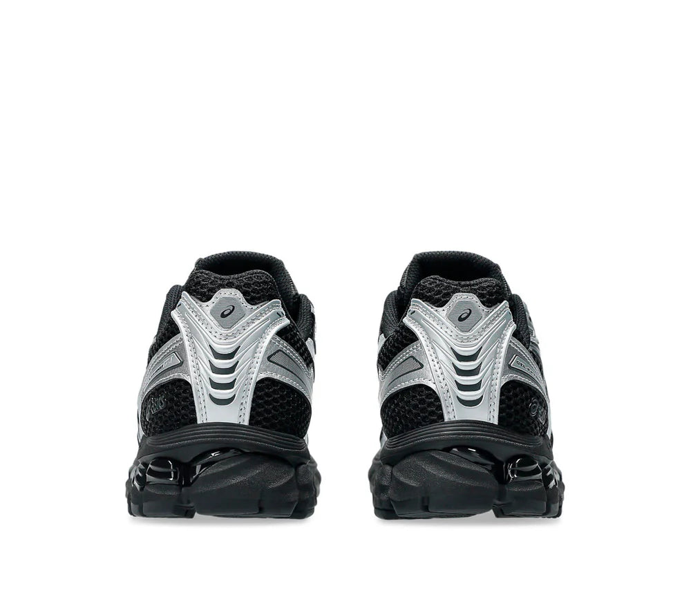ASICS Gel-Kayano 12.1 Black Pure Silver en mesh noir avec détails argentés métallisés, amorti GEL et silhouette rétro-running technique.