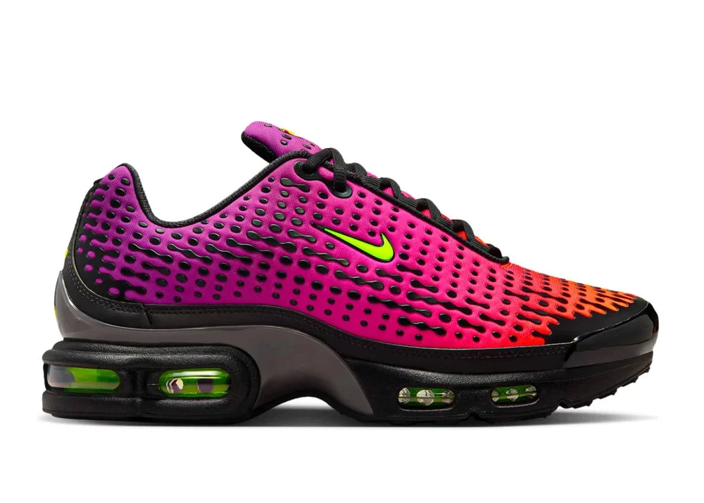 Nike Air Max Plus 7 Dusk orange et violette avec tige en mesh dégradé, renforts noirs, Swoosh Volt et unités Air visibles vue de profil. 