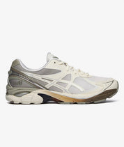 Sneaker ASICS GT-2160 Dime Arctic Wolf en mesh gris clair avec amorti GEL et finitions premium inspirées du skate et du rétro-running.