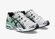 Sneaker ASICS Gel-Nimbus 9 White Bamboo en mesh blanc avec détails vert bambou, amorti GEL et silhouette rétro-running inspirée des années 2000.