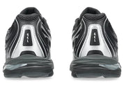 ASICS Gel-Sekiran Black Carbon en mesh noir avec détails gris anthracite, amorti GEL et silhouette technique contemporaine.