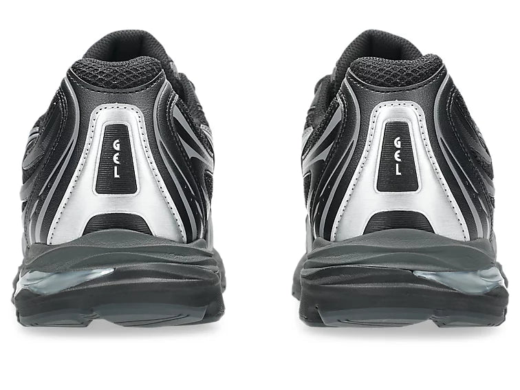 ASICS Gel-Sekiran Black Carbon en mesh noir avec détails gris anthracite, amorti GEL et silhouette technique contemporaine.