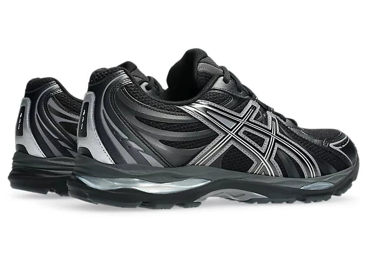 ASICS Gel-Sekiran Black Carbon en mesh noir avec détails gris anthracite, amorti GEL et silhouette technique contemporaine.