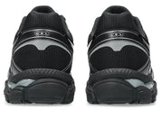Sneaker ASICS Gel-Cumulus 16 Black Pure Silver en mesh noir avec détails argentés métallisés, amorti GEL et silhouette rétro-running technique.