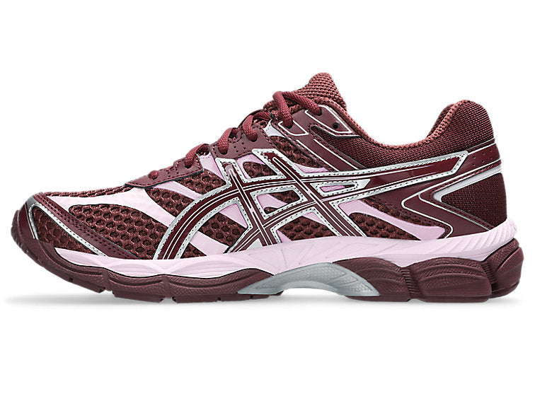 ASICS Gel-Cumulus 16 Burgundy Pink en mesh bordeaux avec détails roses, amorti GEL et silhouette rétro-running moderne.