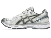 Sneaker ASICS Gel-Kayano 12.1 Cream Carbon en mesh crème et gris anthracite avec amorti GEL et silhouette rétro-running premium.
