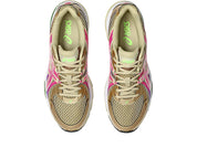 ASICS Gel-Sekiran Sand Pink Glo en mesh beige sable avec détails rose vif, amorti GEL et silhouette technique contemporaine.