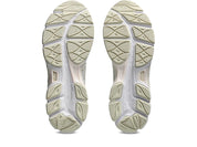 Sneaker ASICS Gel-Cumulus 16 White Cream en mesh blanc avec détails crème, amorti GEL et silhouette rétro-running inspirée des années 2010.