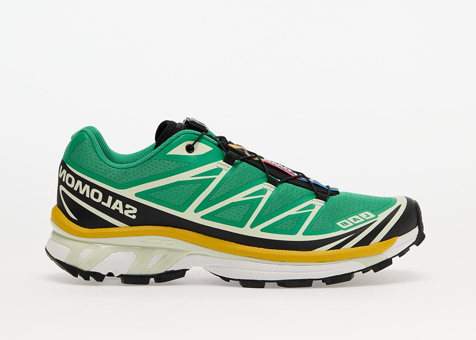 Salomon XT-6 Bright Green en textile vert vif avec renforts synthétiques, système Quicklace™, maintien SensiFit™ et semelle Contagrip®.