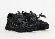 OFF-WHITE Be Right Back Black noires en matériaux techniques avec détails graphiques signature et semelle sculpturale (vue de 3/4)