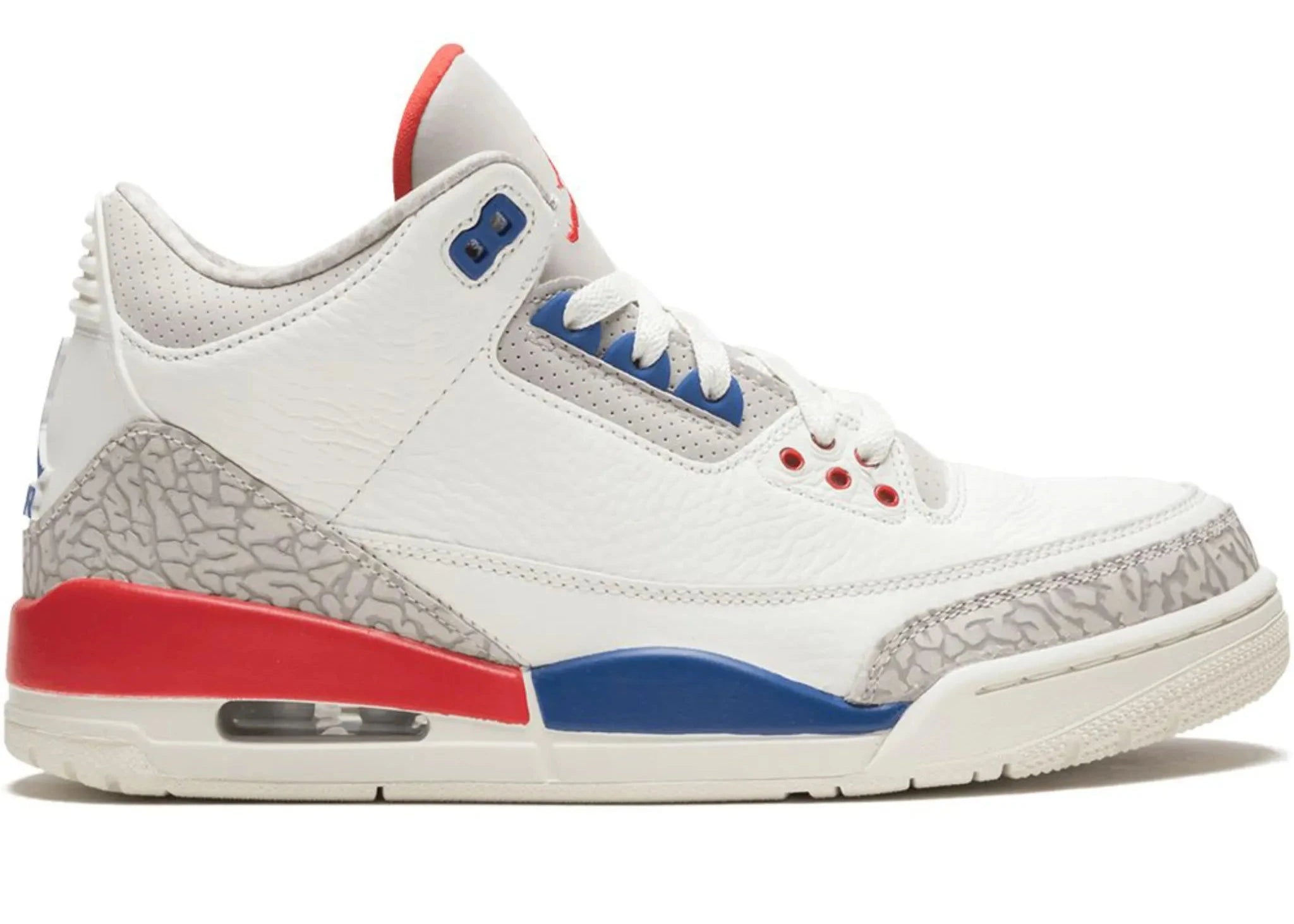 Sneakers Air Jordan 3 Retro en cuir premium avec imprimé éléphant, coloris dynamique international, amorti Air visible et design iconique.