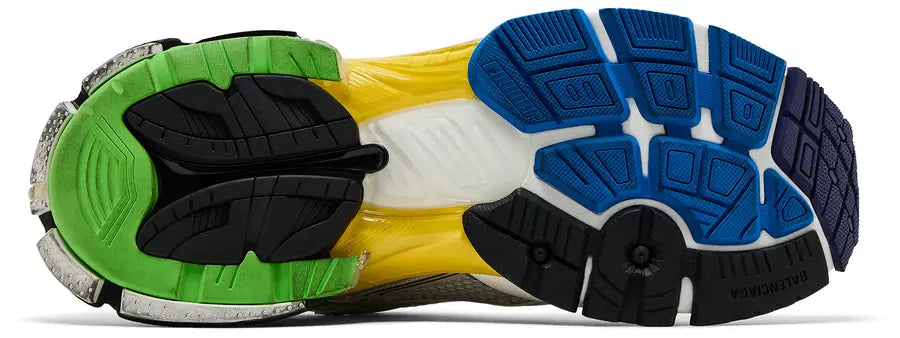 Texte alternatif (alt) :
Balenciaga Runner Gradient White Multi avec tige en mesh respirant, empiècements en cuir et matières synthétiques blancs, finitions multicolores en dégradé et semelle épaisse en caoutchouc.