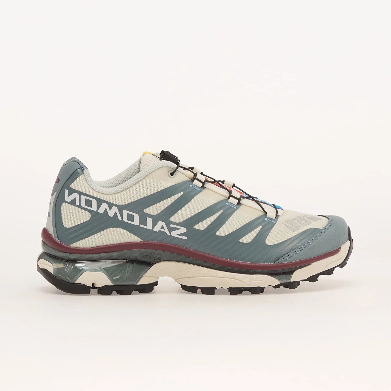 Sneakers Salomon XT-4 OG en mesh technique avec renforts synthétiques, coloris Vanilla Ice et Ice Flow, semelle trail avec technologie Agile Chassis System.
