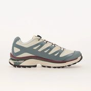 Sneakers Salomon XT-4 OG en mesh technique avec renforts synthétiques, coloris Vanilla Ice et Ice Flow, semelle trail avec technologie Agile Chassis System.