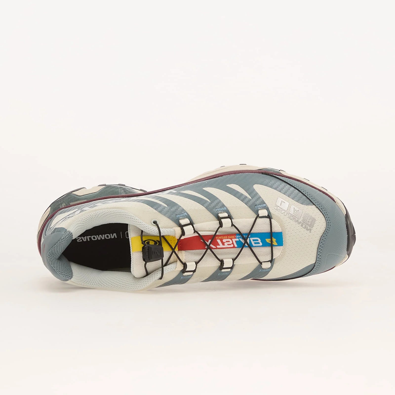 Sneakers Salomon XT-4 OG en mesh technique avec renforts synthétiques, coloris Vanilla Ice et Ice Flow, semelle trail avec technologie Agile Chassis System.