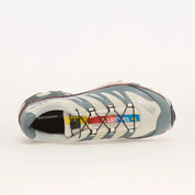 Sneakers Salomon XT-4 OG en mesh technique avec renforts synthétiques, coloris Vanilla Ice et Ice Flow, semelle trail avec technologie Agile Chassis System.