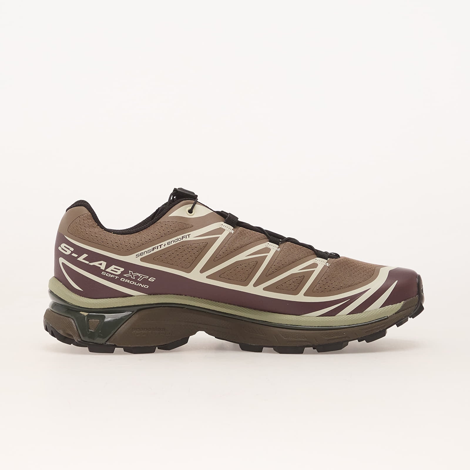 Sneakers Salomon XT-6 Walnut Huckleberry en mesh technique respirant, avec empiècements synthétiques premium, laçage Quicklace et semelle Contagrip haute adhérence.