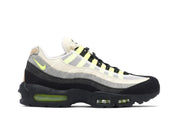 Nike Air Max 95 Denham en denim noir, gris et écru avec mesh blanc, détails Volt fluorescents et unités Max Air visibles.