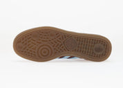 adidas Handball Spezial Fox Brown Clear Sky IH6596, sneaker basse marron à empiècements suédés, trois bandes bleu ciel et semelle gomme caramel.