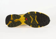 Salomon XT-4 OG Silver Black Lemon avec tige en maille respirante argentée, renforts noirs, détails Lemon, système Quicklace™ et semelle Contagrip® à crampons vue de dessus. 