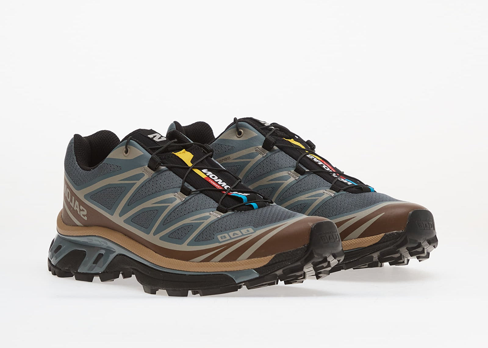 Salomon XT-6 Stormy Weather Mustang L49213700 en textile gris Stormy Weather avec détails Mustang, renforts TPU et Quicklace™.
