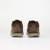 Nike P-6000 Baroque Brown Black marron et noire avec tige en mesh, empiècements en cuir, Swoosh latéral et semelle rétro-running.