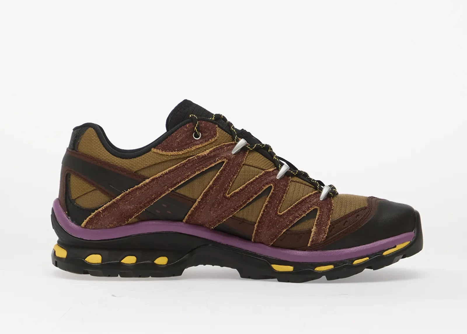 Salomon XT-Quest Expedition L49177400 en noir et Bitter Chocolate avec cuir effet vintage, lacets en corde et détails Concord Grape.