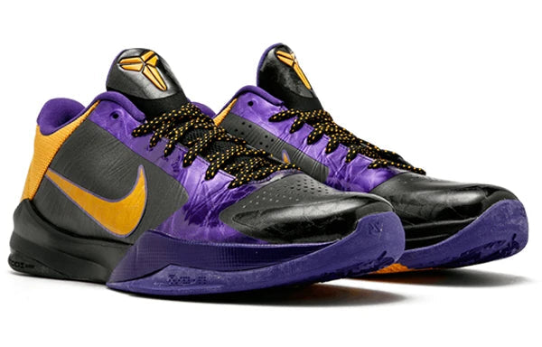 Nike Kobe 5 Protro Lakers CD4991-500, chaussure de basketball Kobe Bryant violette, noire et dorée inspirée des Los Angeles Lakers.