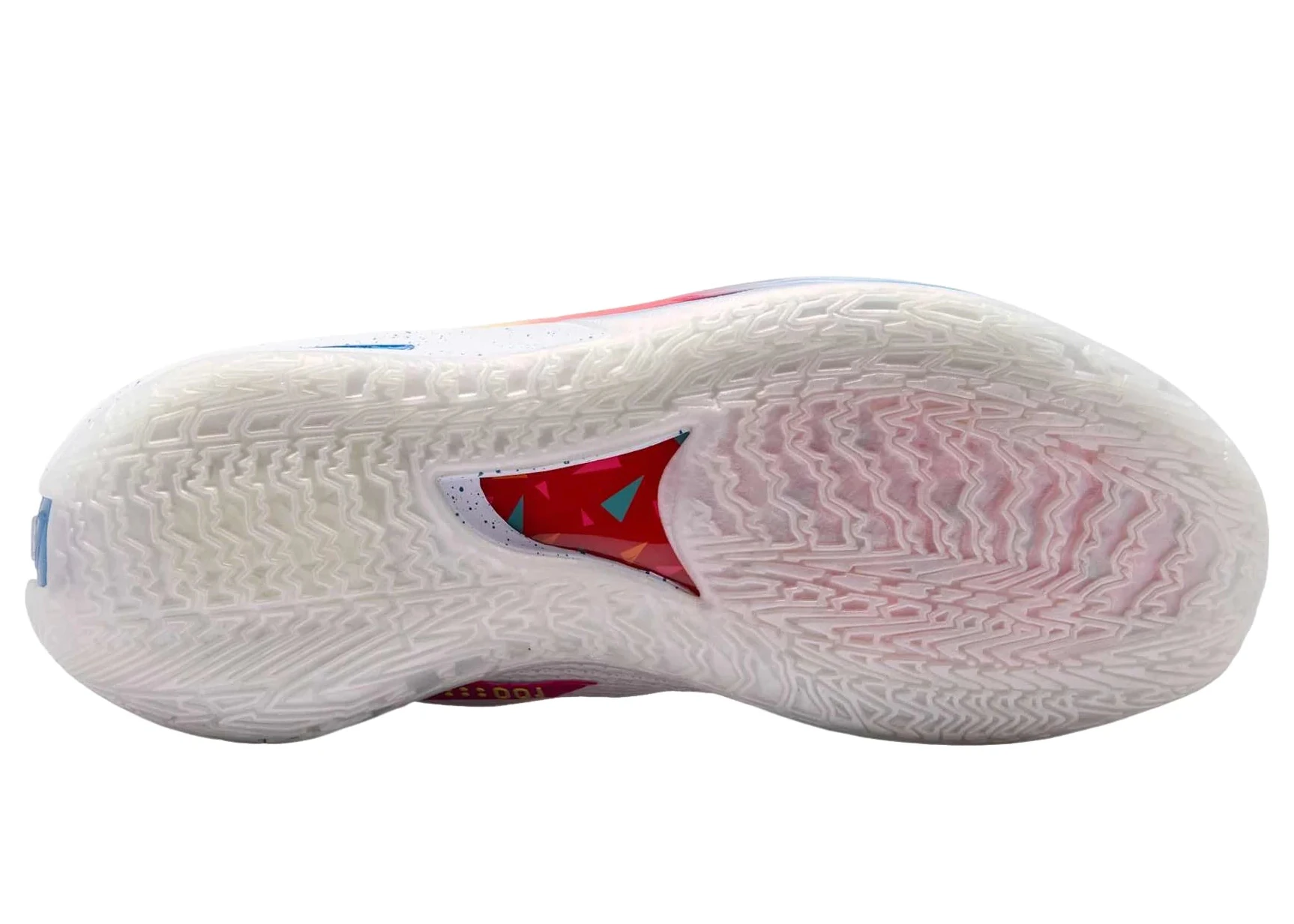 Nike Air Zoom GT Cut Titan x Dylan Harper White Multi, chaussure de basketball Nike blanche multicolore avec technologie Zoom Air et détails Titan x Dylan Harper vue sur la semelle. 