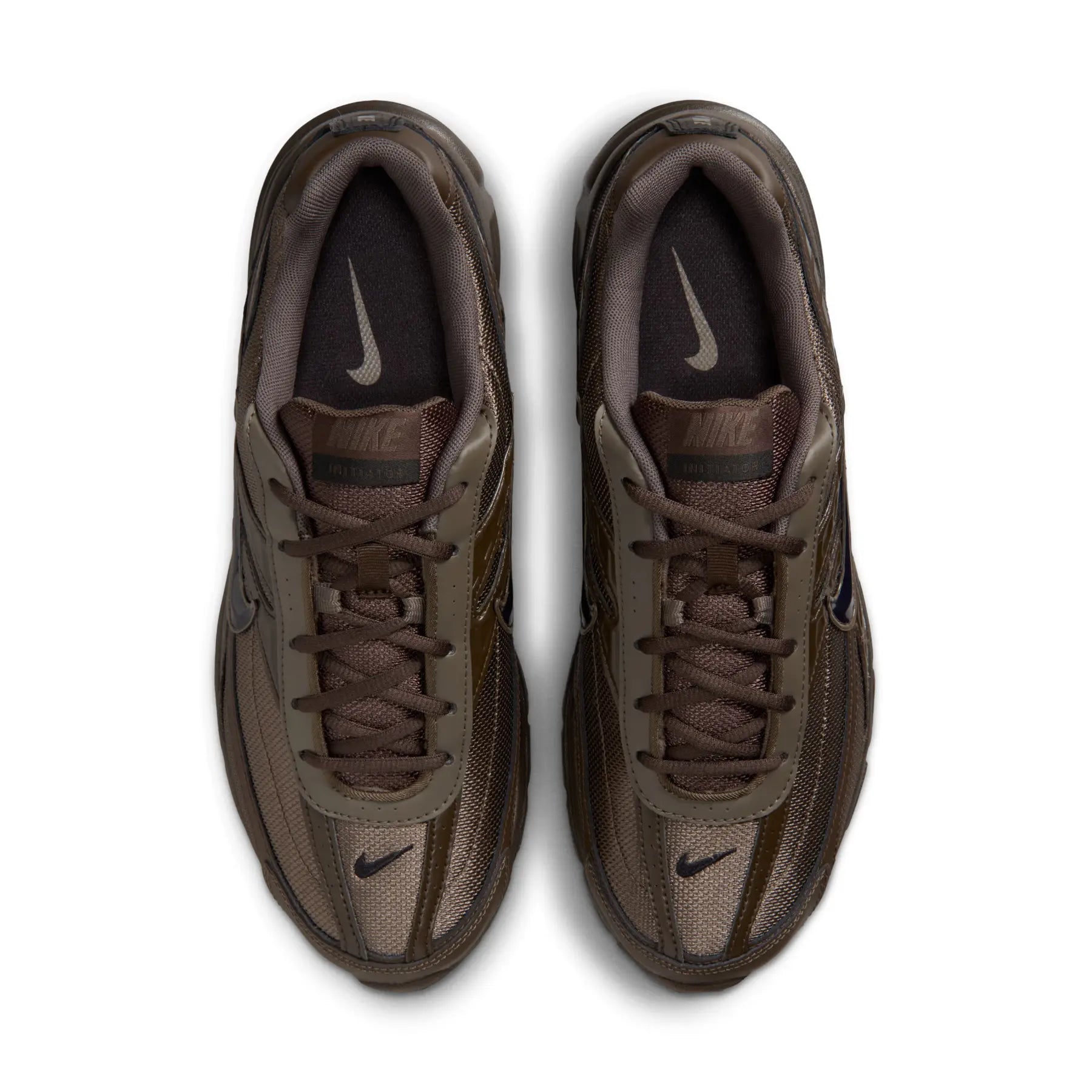 Nike Initiator Baroque Brown Black marron, gris pierre et noire avec empeigne respirante, renforts de maintien et semelle intermédiaire en mousse vue du dessus. 