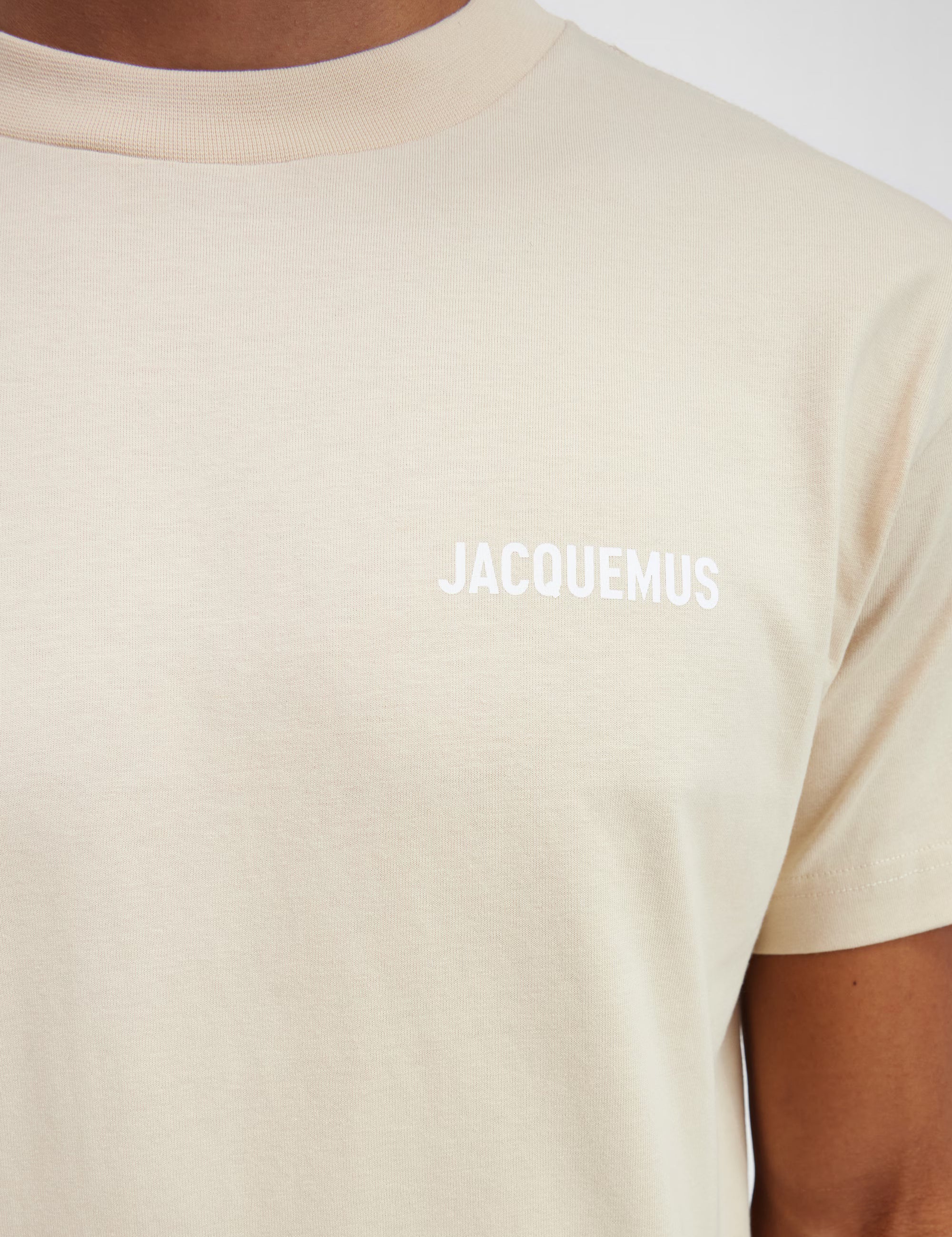 tee shirt jacquemus beige basique , oversize , zoom logo