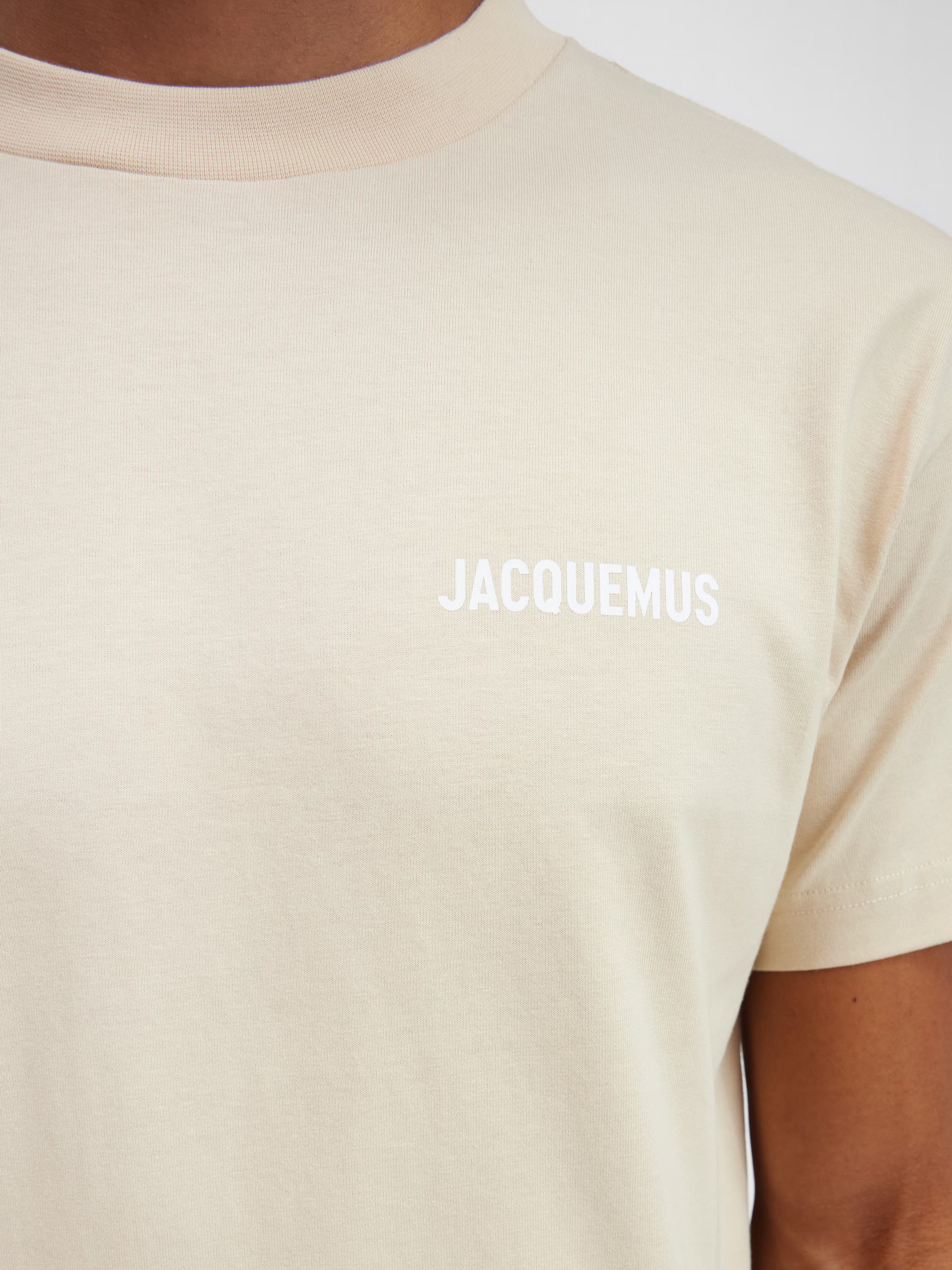 tee shirt jacquemus beige basique , oversize , zoom logo