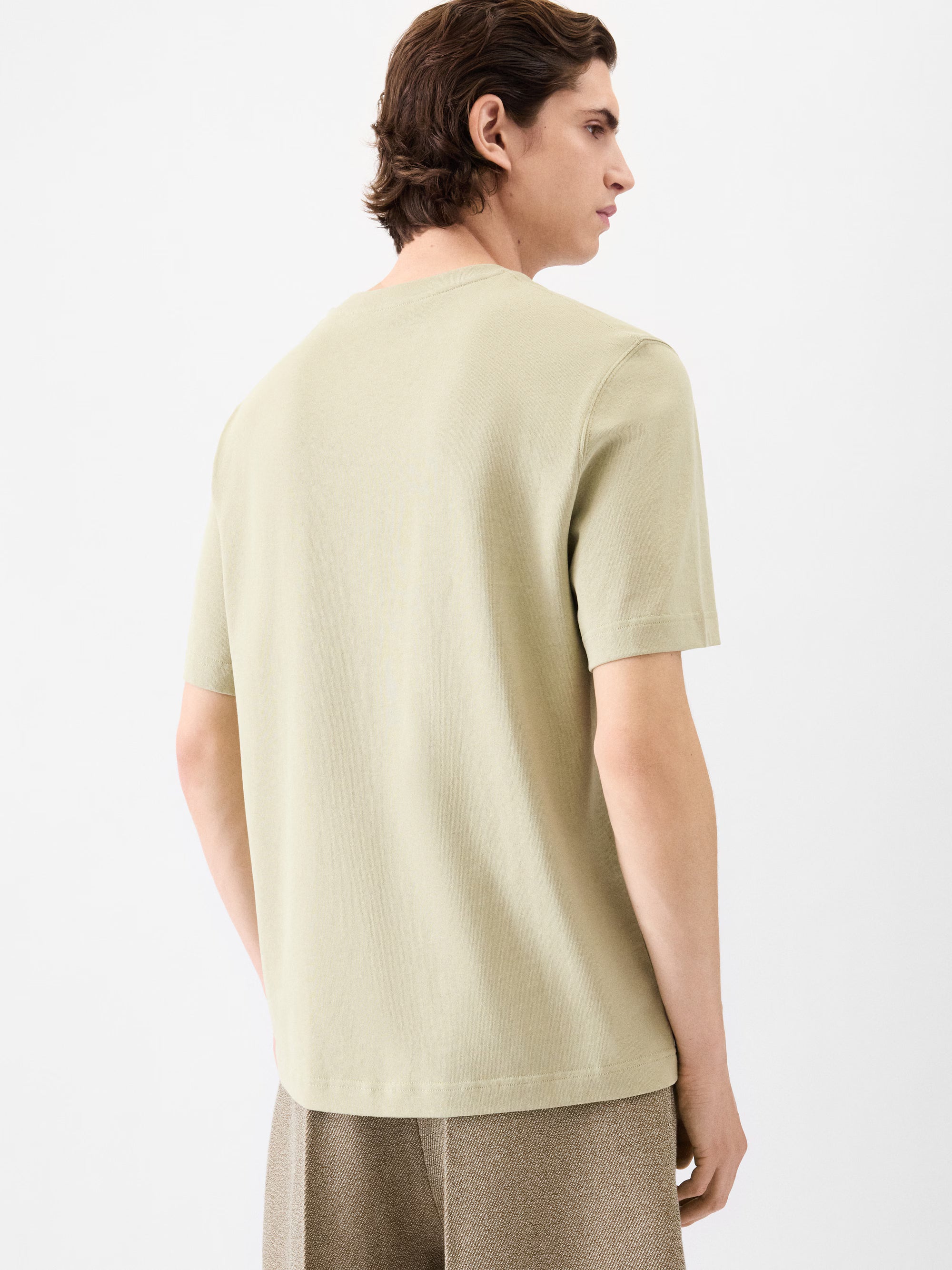 Tee-shirt JACQUEMUS Gros Grain Light Khaki, haut en coton kaki clair avec détail gros-grain discret et coupe épurée.